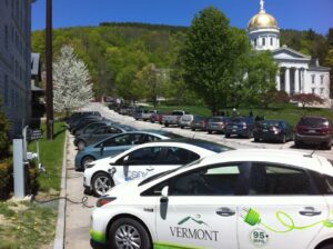 electric cars charging in front of the Vermont State Capitol building
